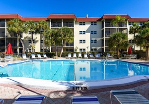 Condo# 107 Two minutes walk to the Beach!