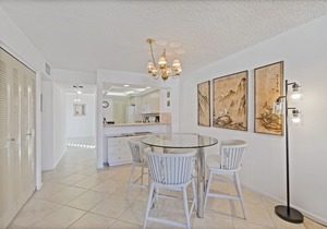 Condo overlooking Clam Bay w/pool & beach access