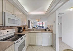 Condo overlooking Clam Bay w/pool & beach access