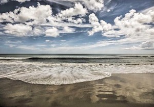 Condo-Walk to Daytona Beach, 6 Mi to Speedway