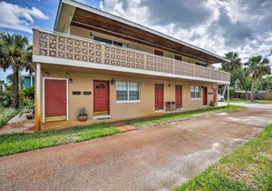 Condo-Walk to Daytona Beach, 6 Mi to Speedway