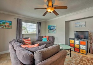 Condo-Walk to Daytona Beach, 6 Mi to Speedway