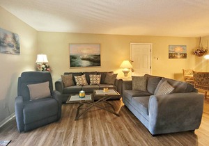 Conv Located! 2 Miles 2 Daytona Intl Spdway/ Tanger Outlets-Ground Floor-Community Pool -Secure WIF!