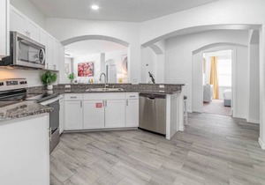 Convenient House Near Dis, game room w/luxury pool