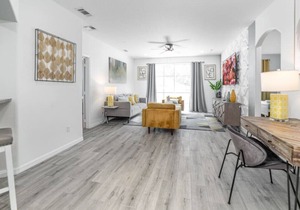Convenient House Near Dis, game room w/luxury pool