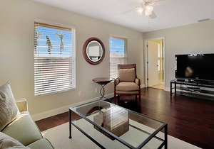 COPPERFIELD - Western Waterfront, Walk to the Beach !!