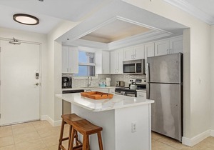 Corner Unit Top Floor | Gulf Views, Beachfront & Walk to Dining