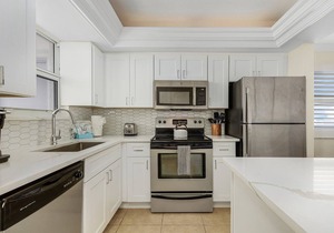 Corner Unit Top Floor | Gulf Views, Beachfront & Walk to Dining