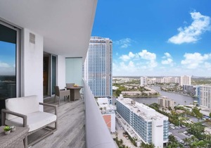 Cosy 1 Bedroom On the Beach, Ocean and City Views at LYFE Resort