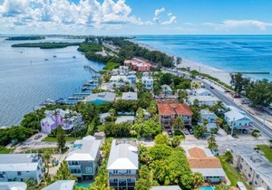 Cottage Haven-One Minute Walk To The Beach-Private Yards-Keyless Locks