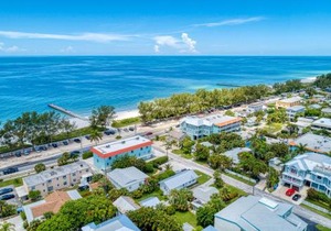 Cottage Haven-One Minute Walk To The Beach-Private Yards-Keyless Locks