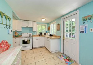 Cottage Haven-One Minute Walk To The Beach-Private Yards-Keyless Locks