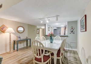 Cozy 2 bed/2 bath, Steps to The Beach, 2021 Beachwood