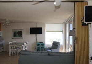 Cozy Beach Condo w/heated pool. Amazing 24/7 views & newly renourished beach.