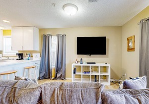 Cozy beach condo with amazing views, beach access & on-site pool