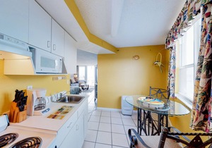 Cozy Beachfront Condo with Shared Pool, Hot Tub, Game Room, & Gym