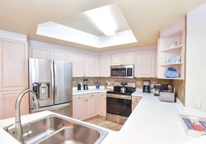 Cozy beachfront condo w/private balcony & elevator in Destin! ☀🌺🐚