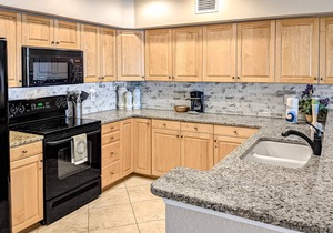 Cozy beachside condo with pool & hot tub - walk to restaurants