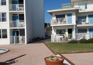 Cozy Beachside Condo