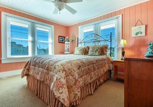 Cozy cottage and dog friendly, perfect for a relaxing, calm time away for everyday life.