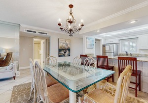 Cozy, Gulf-front home with 2 beach chairs - short distance to entertainment