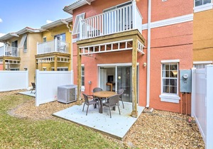 Cozy Kissimmee Townhome about 8 Mi to Disney World!