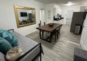 Cozy lovely 3 bedroom home - central loc MIA
