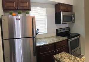 Cozy & Mod condo, Walk to Beach, Self check In-Out, WiFi, 2 Heated Pools, Piers+