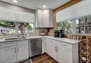 Cozy Riverside Villa - Walkable to Bars & Restaurants