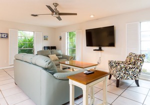 Crescent Street 1138 A, pet-friendly, 2 bedrooms, Pool, Walk to the beach