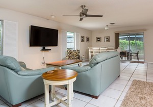 Crescent Street 1138 A, pet-friendly, 2 bedrooms, Pool, Walk to the beach