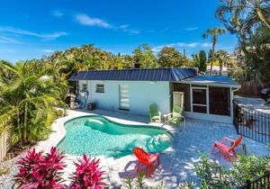 Crescent Street 1138 B, Walk to the beach, Pool, 1 Bedroom, Pet Friendly