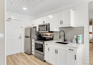 Cute condo just steps to the Gulf with community pools, & hot tub