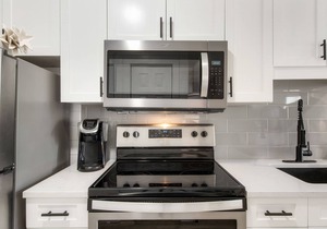 Cute condo just steps to the Gulf with community pools, & hot tub