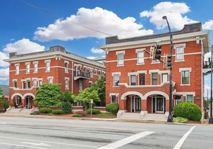 Cute Condo Walking Distance to Downtown Greenville