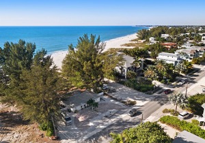 Darling beachside villa w/ space & privacy - a cozy coastal florida experience