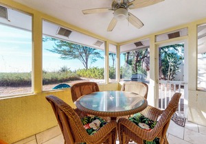 Darling beachside villa w/ space & privacy - a cozy coastal florida experience