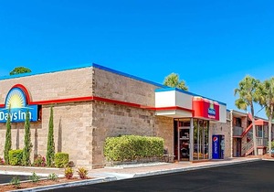 Days Inn by Wyndham Bradenton - Near the Gulf