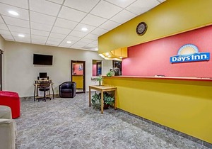 Days Inn by Wyndham Bradenton - Near the Gulf