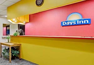 Days Inn by Wyndham Bradenton - Near the Gulf