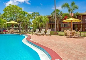 Days Inn by Wyndham Bradenton - Near the Gulf