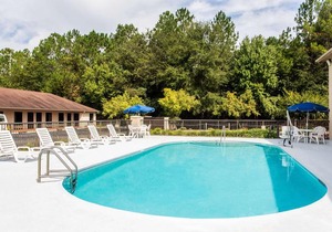 Days Inn by Wyndham Lake City I 10