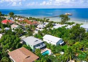 Decked Out – AMI Luxury Retreat w/Heated Pool In A Prime Island Location