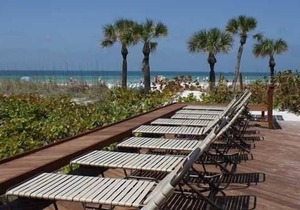 Deluxe Condo at Siesta Dunes Beachfront Complex