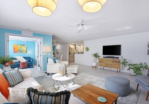 Dog-friendly bungalow home with private washer/dryer, central AC, and fast WiFi