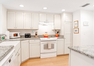 Dog-friendly oceanfront townhouse with covered balcony, views, pool & AC