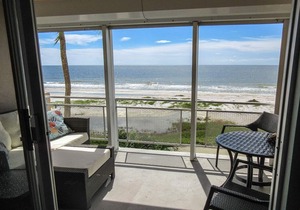 Dreamy Island Getaway for Two! 1B/1B Beachfront Vacation Condo at Leonardo Arms With Fantastic Views!