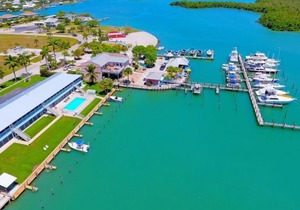 Driftwood Landing (1-Bedroom Condo) with Pool by RedAwning