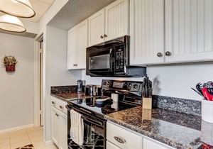 Easy Beach Access: First-Floor Paradise - Book Now