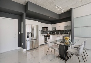 Elegant and luxurious 2/2 skyline view in downtown miami